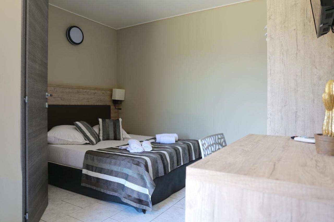 Hotel Le Banana's Aleria (Corsica)