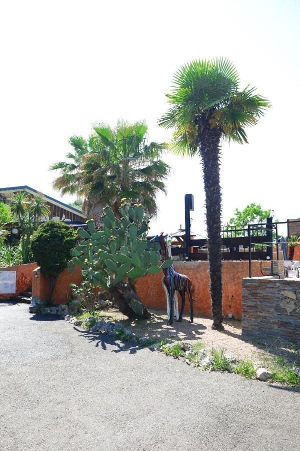 Le Banana's Hotel