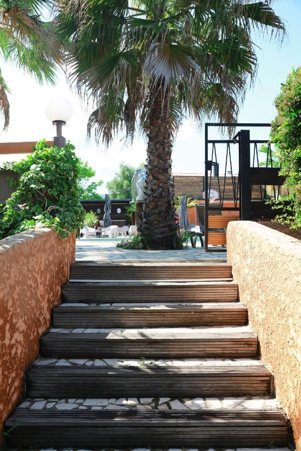 Hotel Le Banana's Aleria (Corsica)